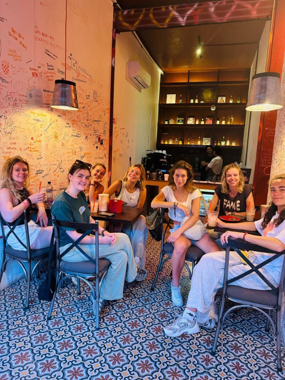 פלורס Macarena Hostel מראה חיצוני תמונה